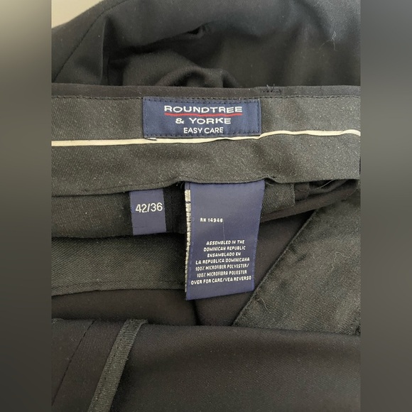 Roundtree & Yorke Black Dress Pants with Elastic Waistband (42x36) - Picture 3 of 3